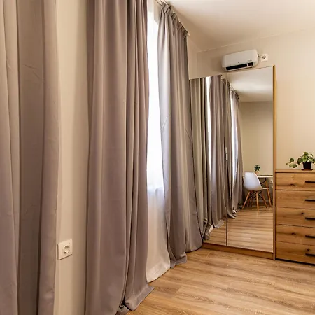 Trocadero Touch: Hideaway * Sofya