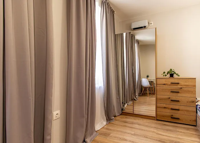 Trocadero Touch: Hideaway * Sofie